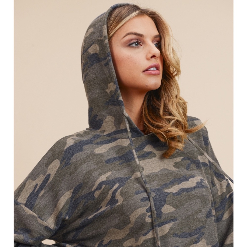 Camouflage Razor Cut Back Pullover - Picture 6 of 7
